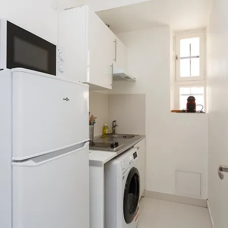 Appartement Rer F2 2eme Gauche *